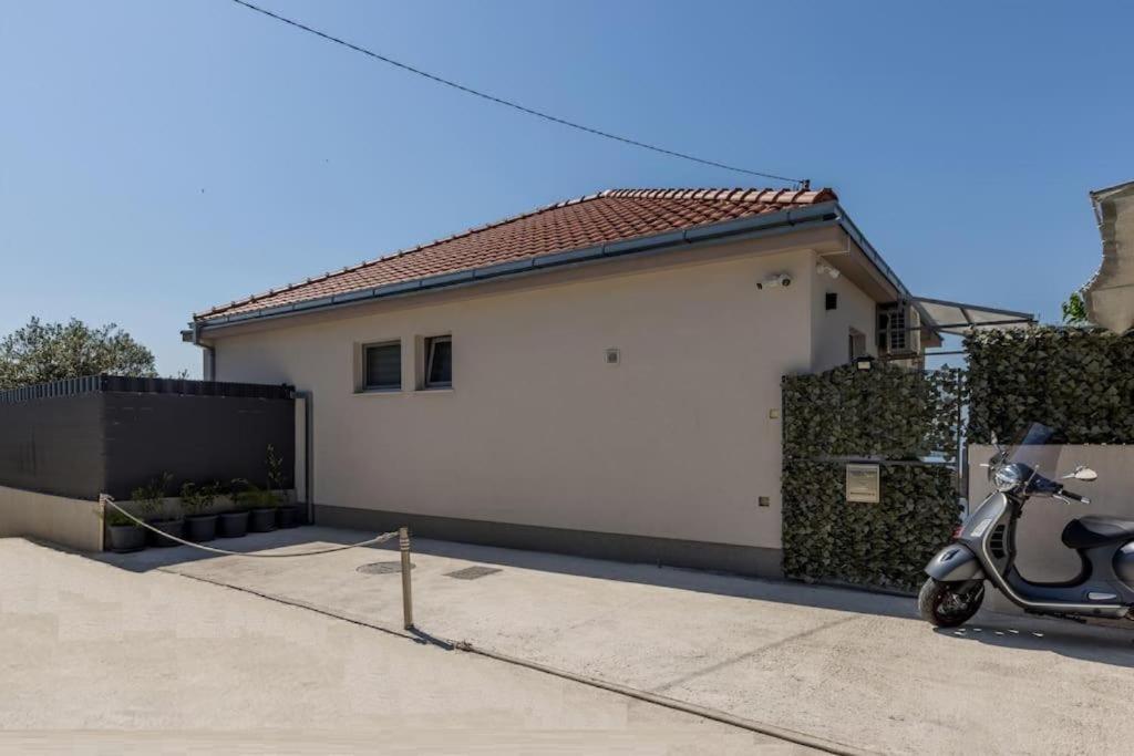 Villa Katess With Heated Pool Split Exterior foto